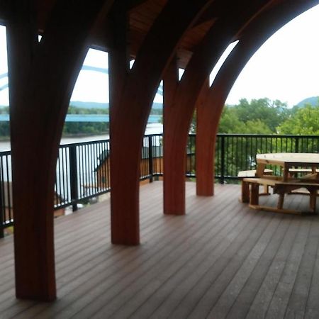 Cobblestone Inn&Suites - Marquette Extérieur photo