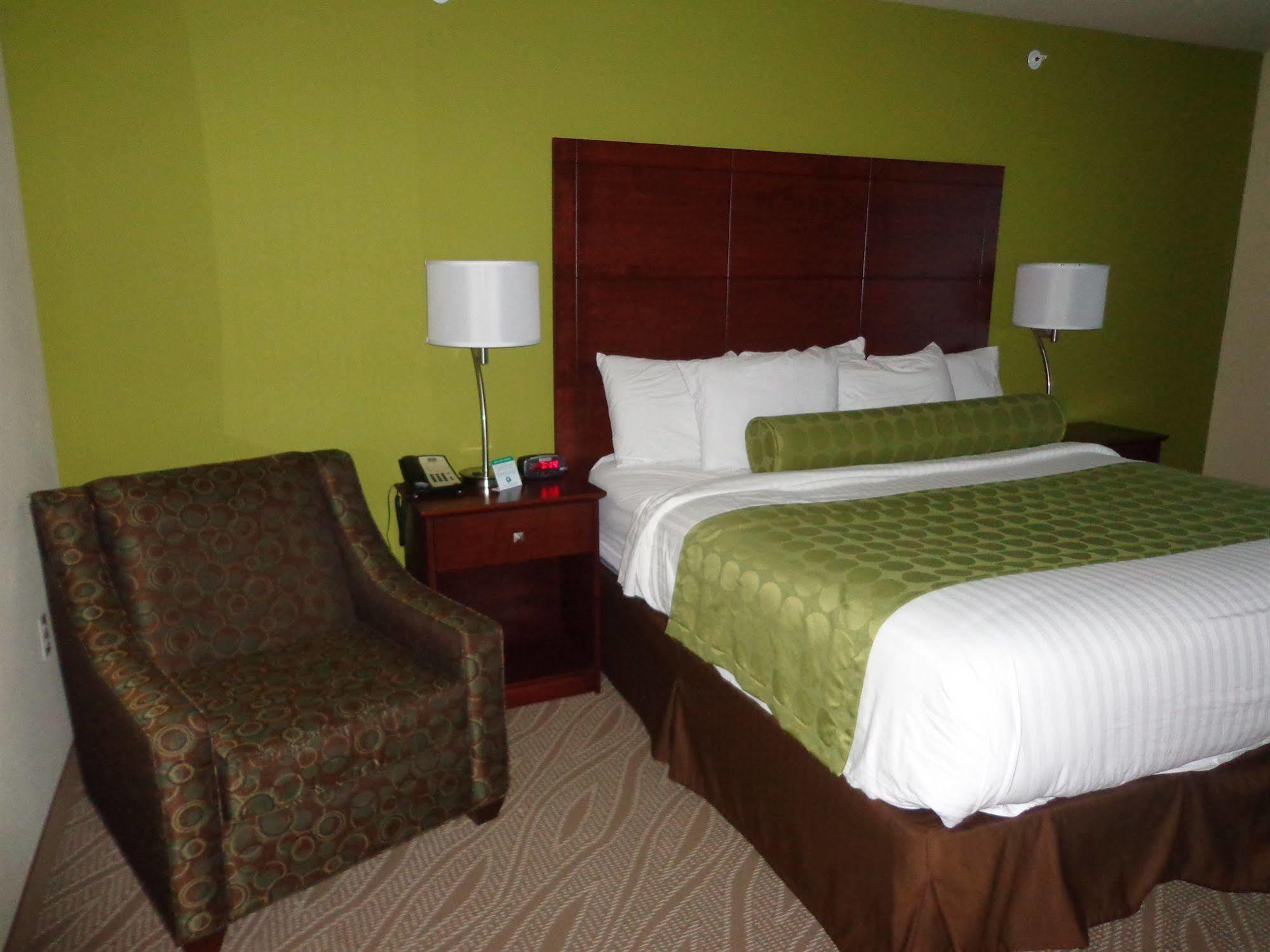 Cobblestone Inn&Suites - Marquette Extérieur photo