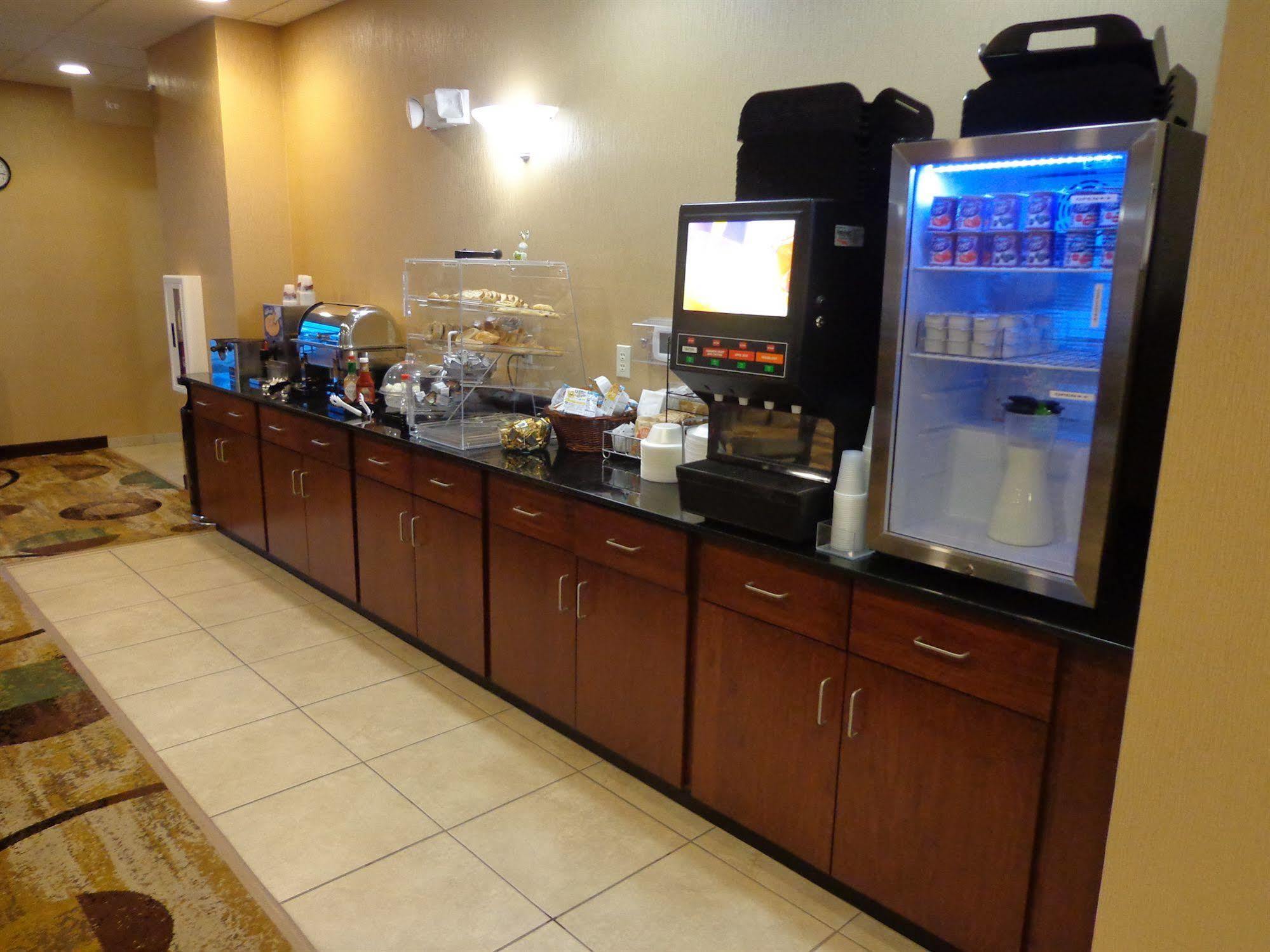 Cobblestone Inn&Suites - Marquette Extérieur photo