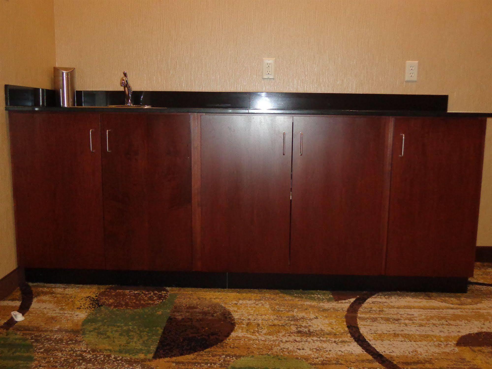 Cobblestone Inn&Suites - Marquette Extérieur photo