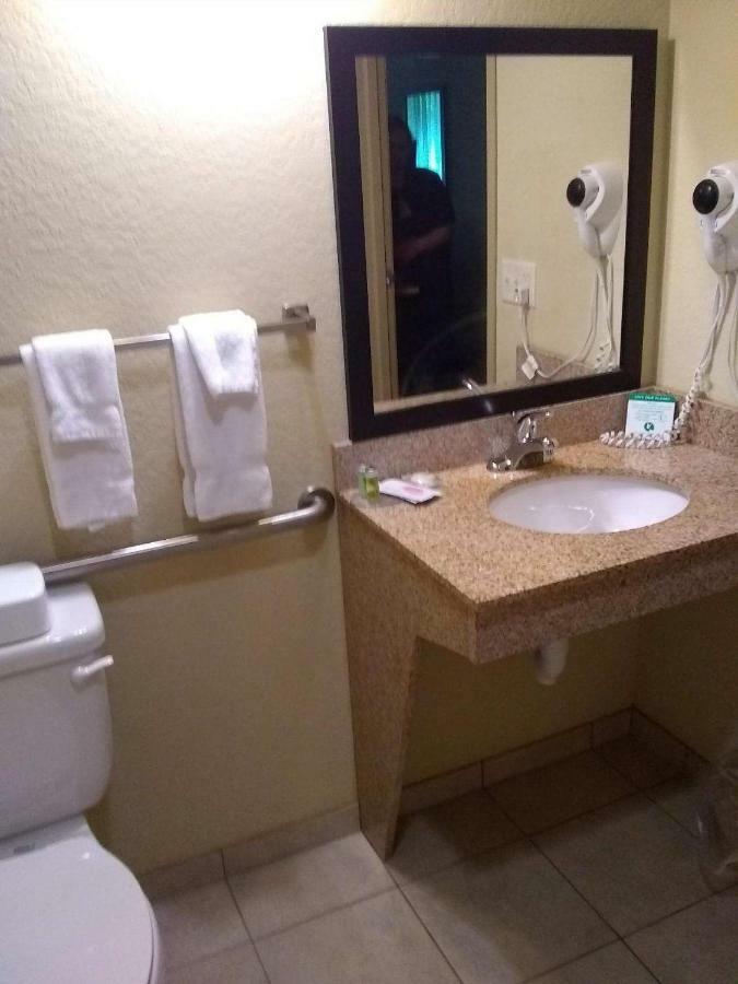 Cobblestone Inn&Suites - Marquette Extérieur photo