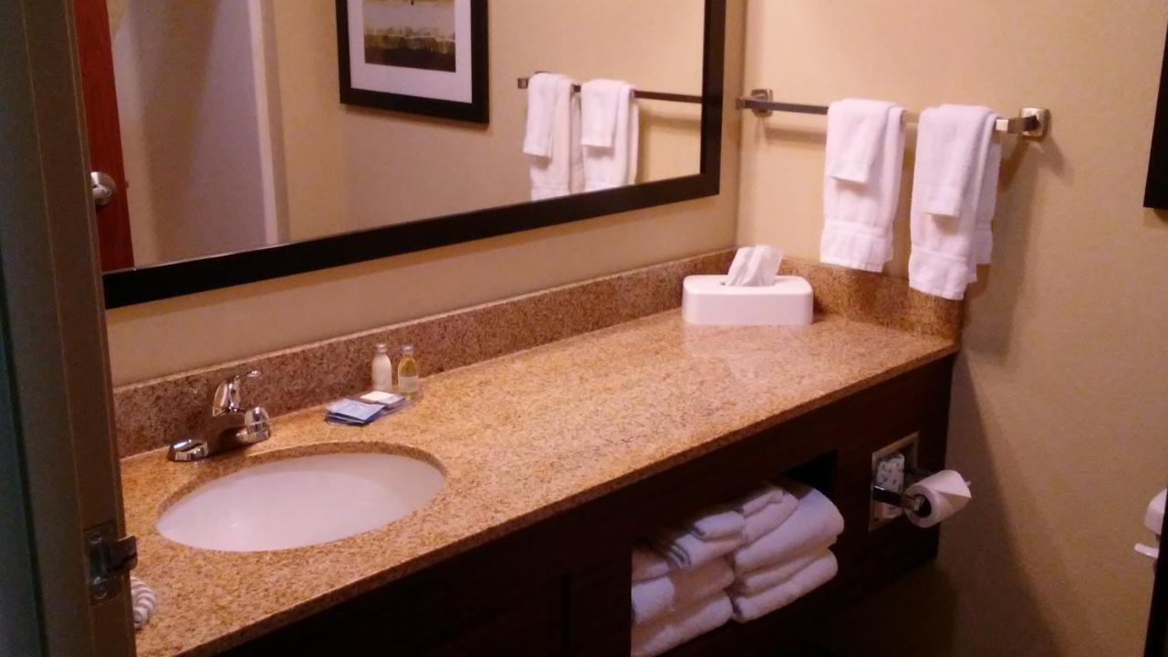 Cobblestone Inn&Suites - Marquette Extérieur photo